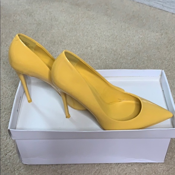 Yellow Pumps - Picture 3 of 3
